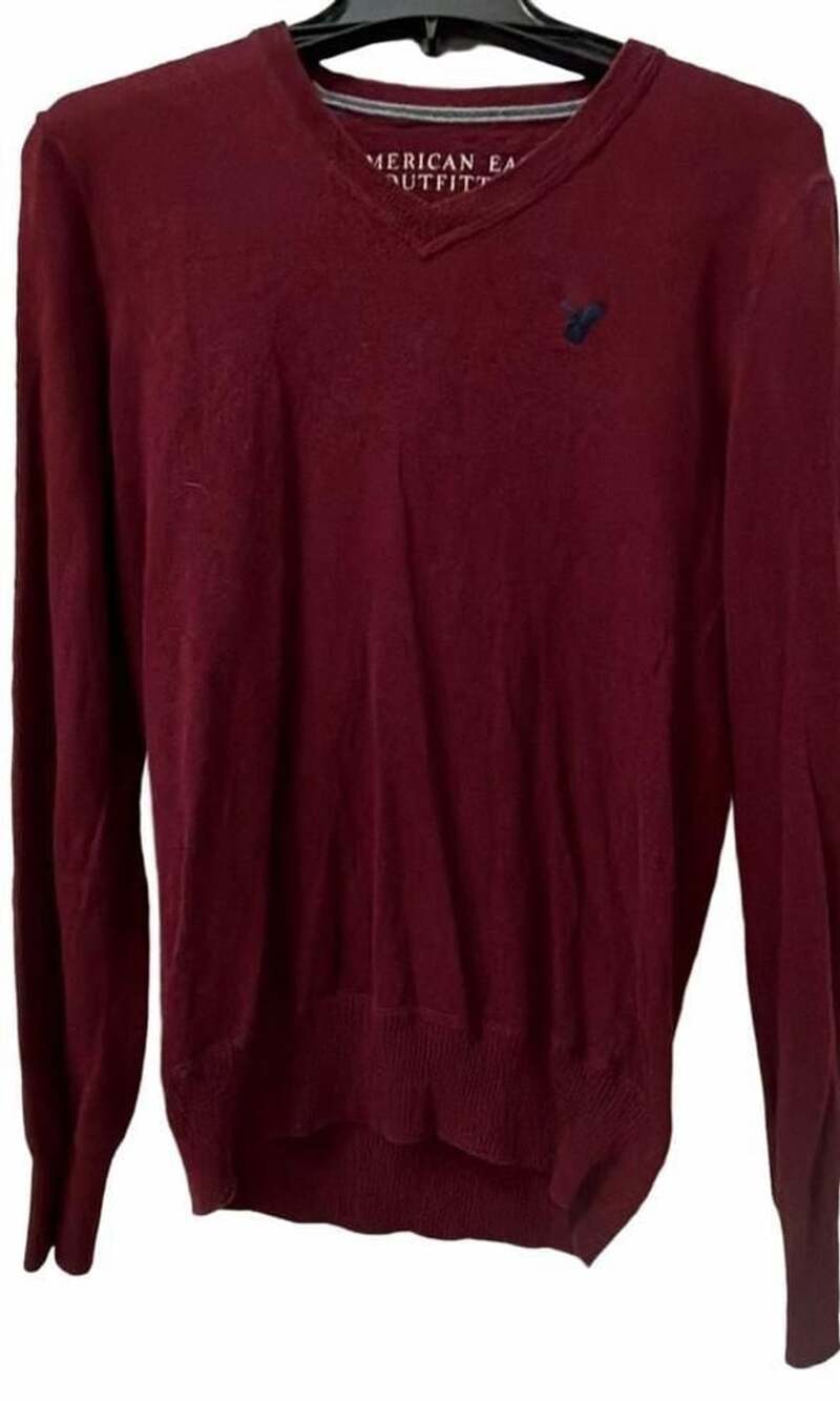 American Eagle Outfitters V-Neck Sweater Size S Burgundy